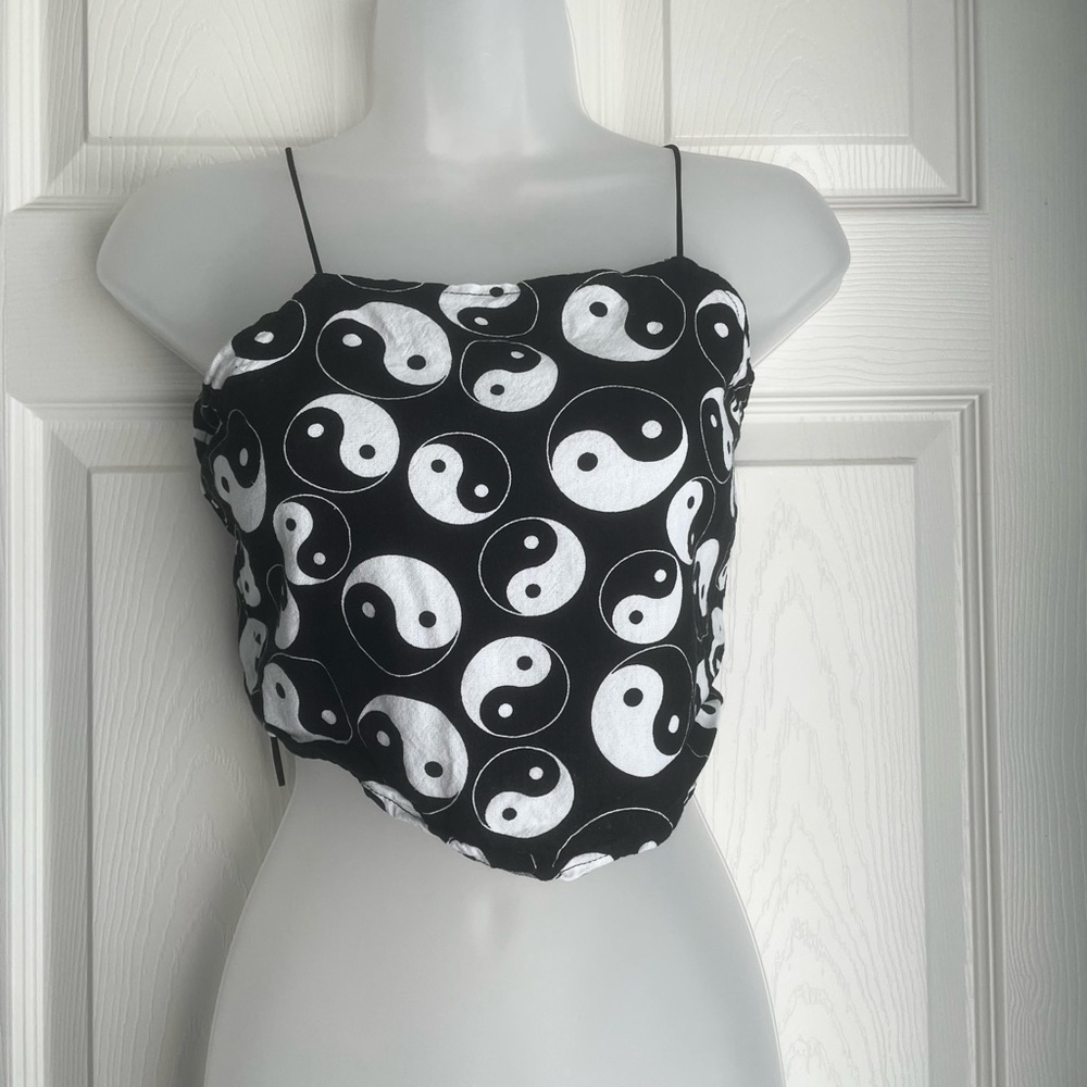 Rue21 Black and White Fitted Crop Camisole